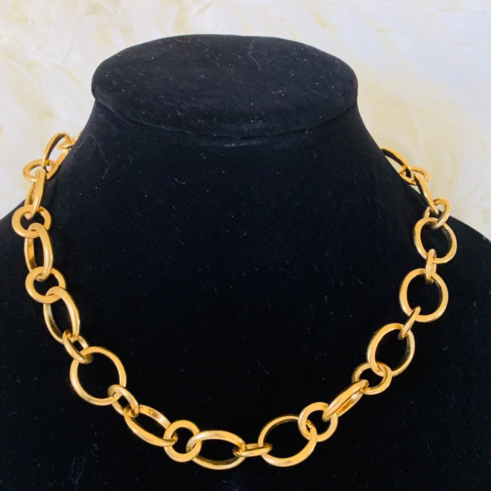 Gold tone necklace 💛